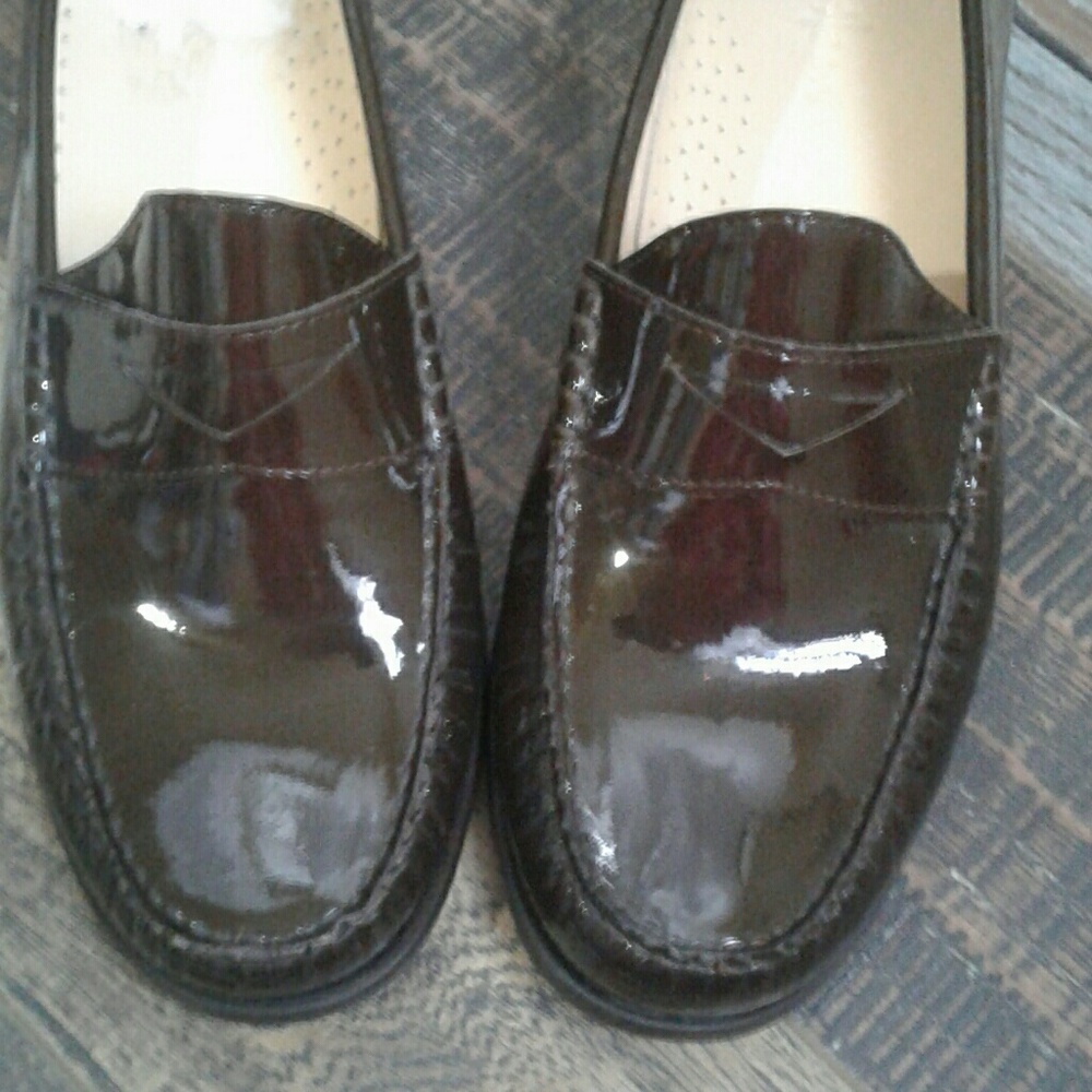Cole Haan NWOT brown patent leather loafers sz 7